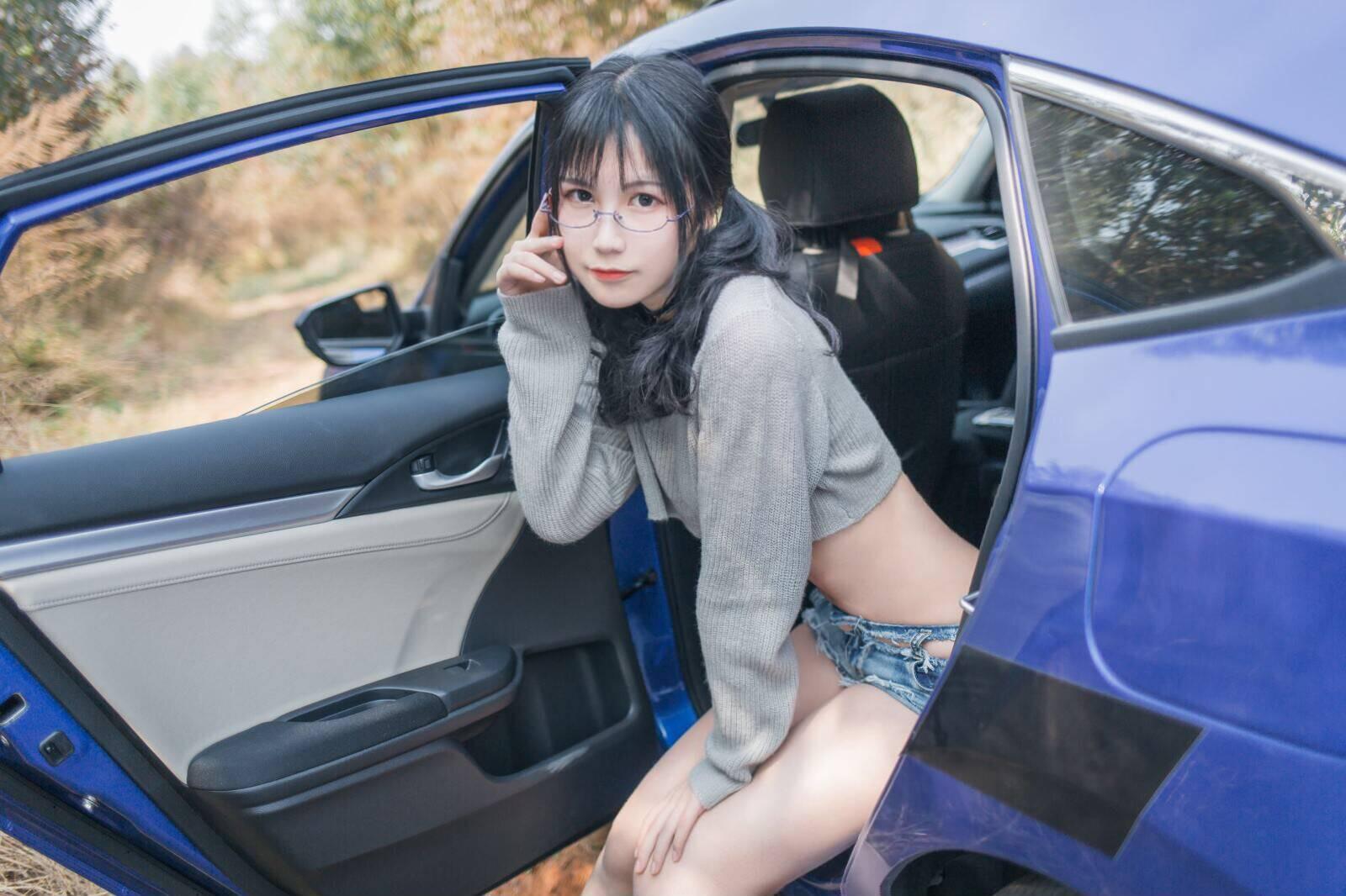 逐月Su 野外露出-车内篇 45P