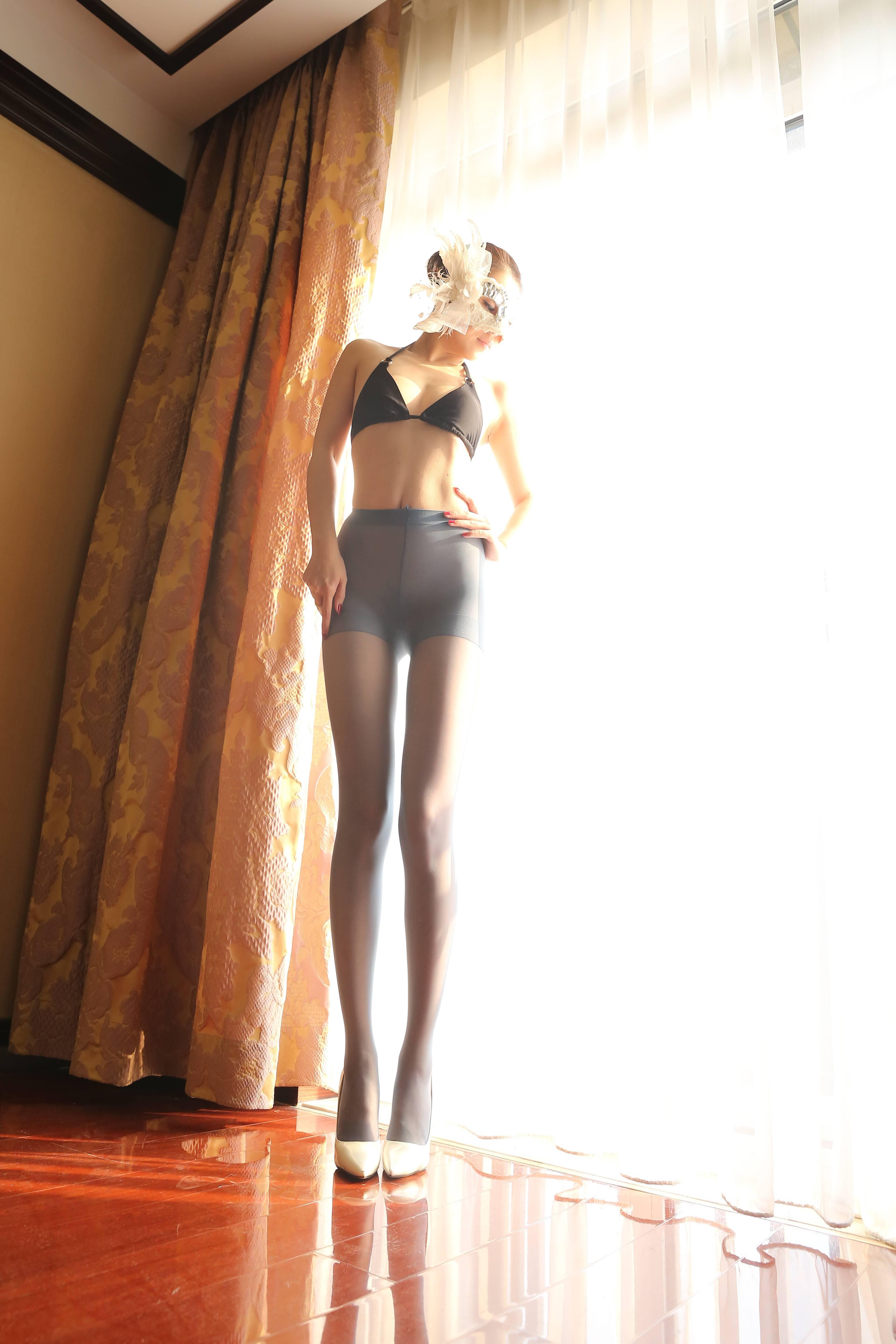 [Nicole丝足写真]NO.018 室内4-长腿丝臀 70P