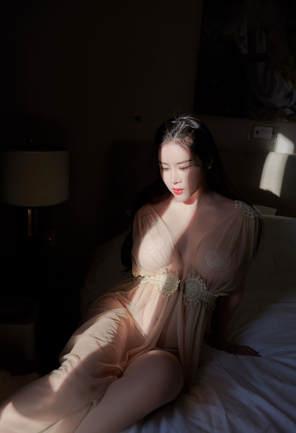 대희신의 투시 얇은 가자, 풍만하고 균형 잡힌 몸매가 매혹적
