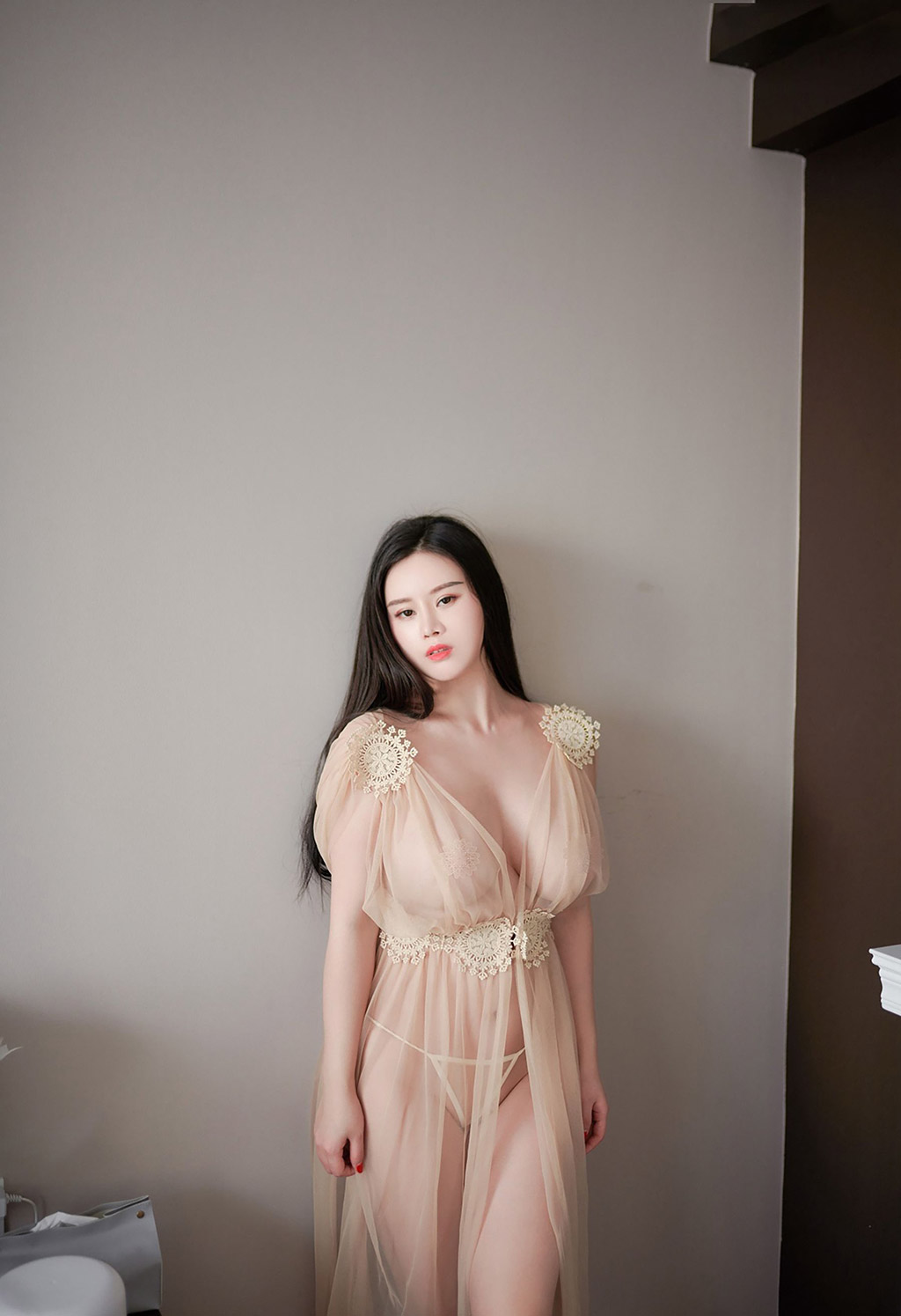 대희신의 투시 얇은 가자, 풍만하고 균형 잡힌 몸매가 매혹적