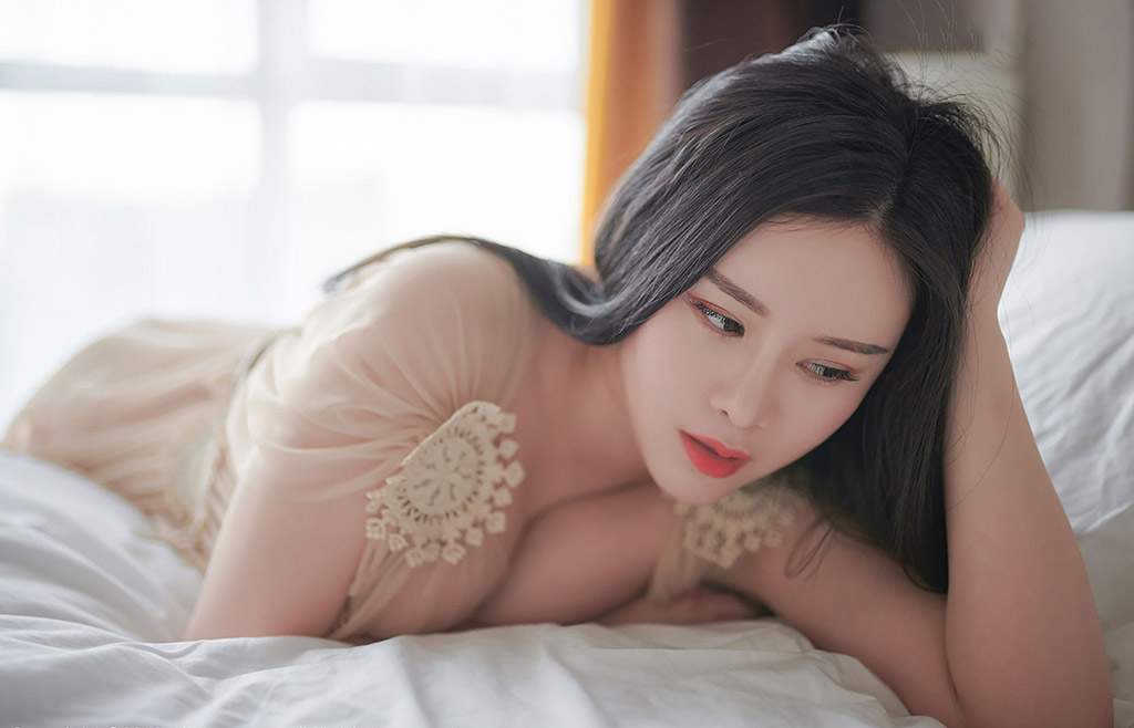 대희신의 투시 얇은 가자, 풍만하고 균형 잡힌 몸매가 매혹적