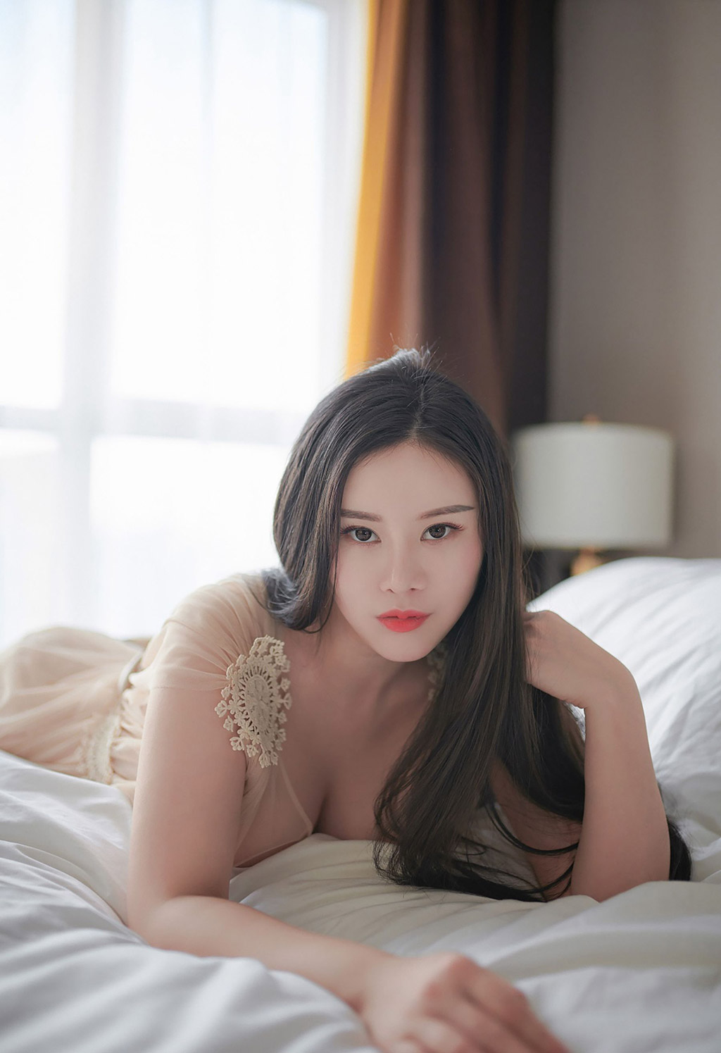 대희신의 투시 얇은 가자, 풍만하고 균형 잡힌 몸매가 매혹적
