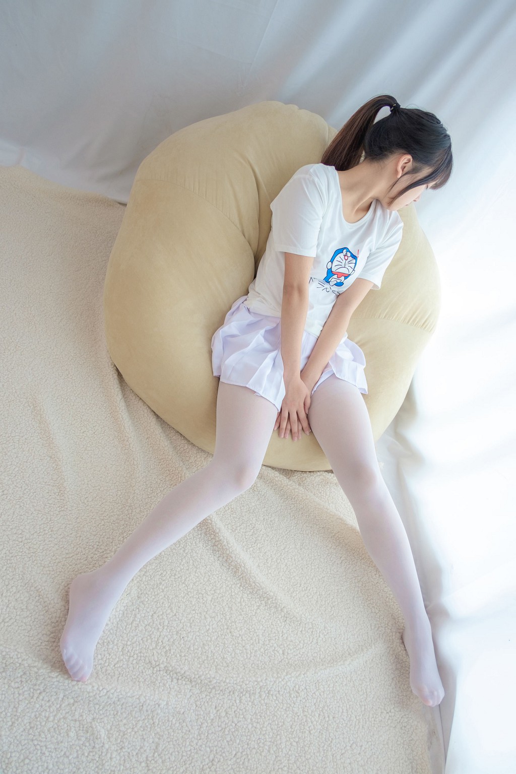 《เท้าสวยชุ่มชื้นนุ่มนวลด้วยถุงเท้าขาว》 [เซนโล่ว ไช่ถวน] R15-006 หนังสือภาพ[71P