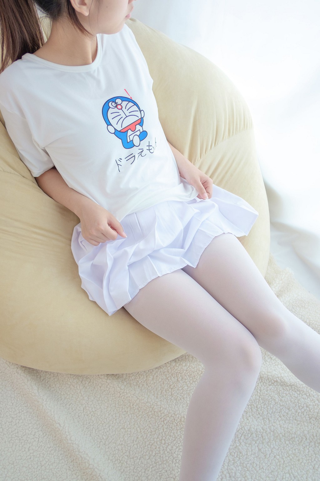 《เท้าสวยชุ่มชื้นนุ่มนวลด้วยถุงเท้าขาว》 [เซนโล่ว ไช่ถวน] R15-006 หนังสือภาพ[71P