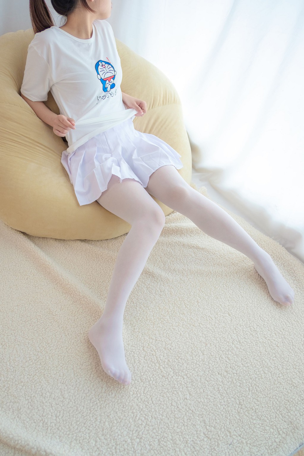 《เท้าสวยชุ่มชื้นนุ่มนวลด้วยถุงเท้าขาว》 [เซนโล่ว ไช่ถวน] R15-006 หนังสือภาพ[71P