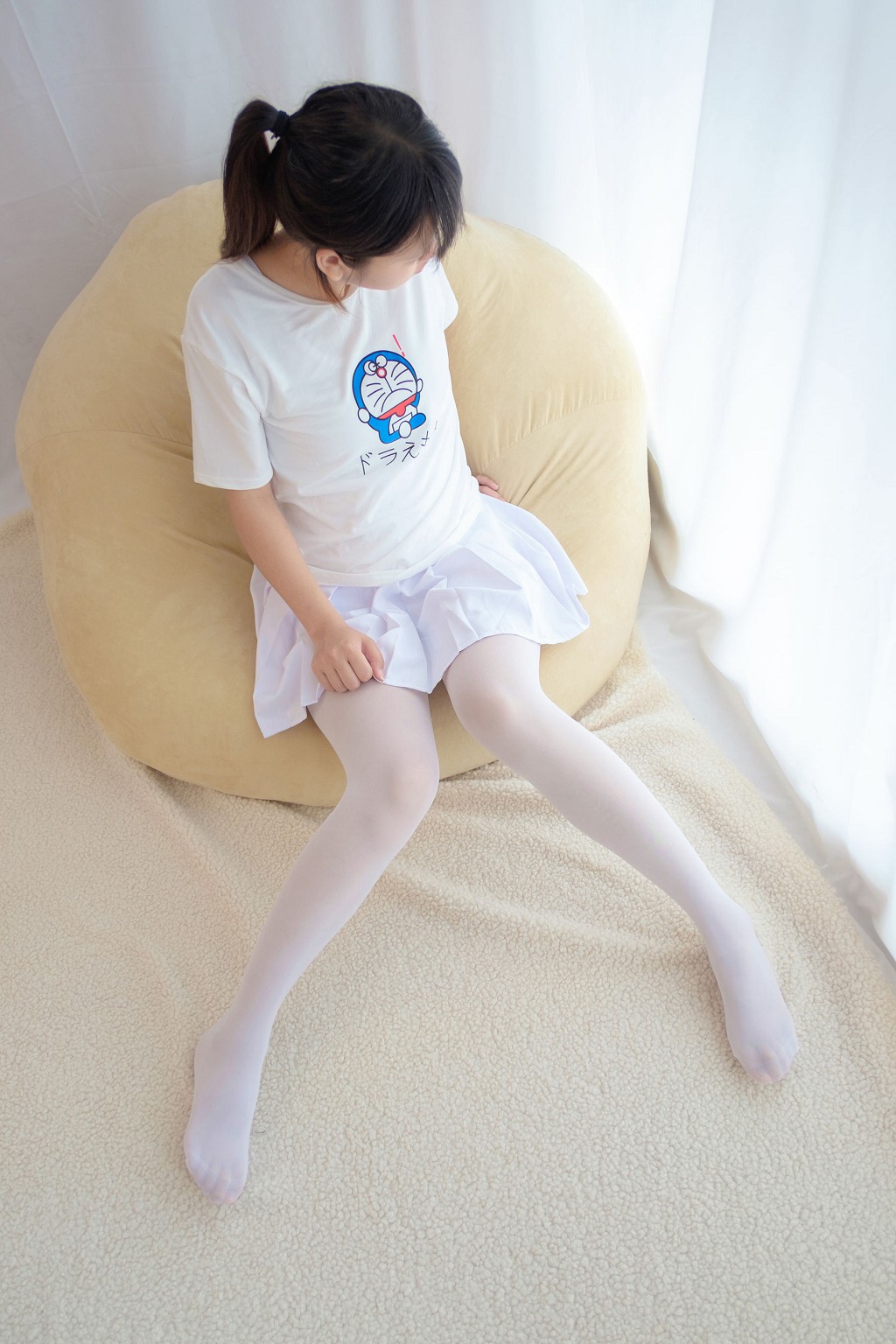 《เท้าสวยชุ่มชื้นนุ่มนวลด้วยถุงเท้าขาว》 [เซนโล่ว ไช่ถวน] R15-006 หนังสือภาพ[71P