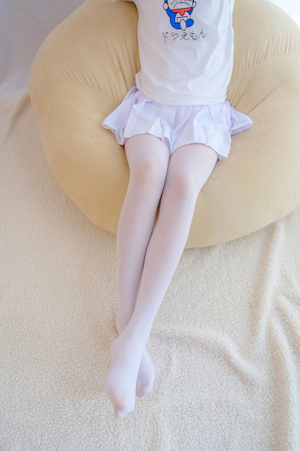 《เท้าสวยชุ่มชื้นนุ่มนวลด้วยถุงเท้าขาว》 [เซนโล่ว ไช่ถวน] R15-006 หนังสือภาพ[71P