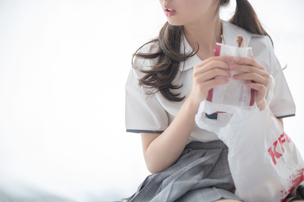 <<บนเตียง เจเค ขาวซิลค์>> [เซนโล ไคตวน] R15-009 หนังสือภาพ[84หน้า