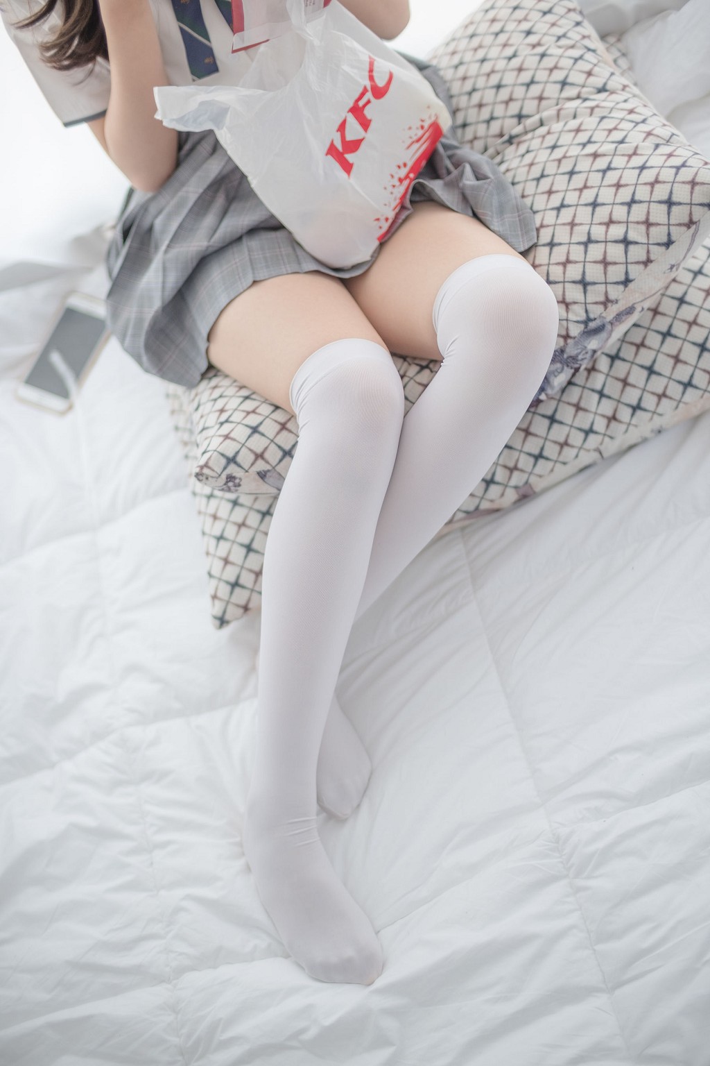 <<บนเตียง เจเค ขาวซิลค์>> [เซนโล ไคตวน] R15-009 หนังสือภาพ[84หน้า