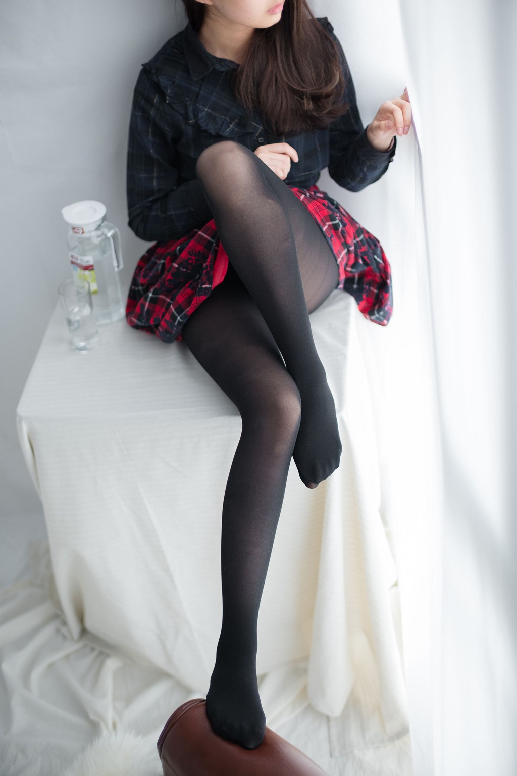 《น้องสาวถุงน่องดำเล่นโทรศัพท์》 [เซ่นโล่ว ไคทวน] R15-008 หนังสือภาพ[78P