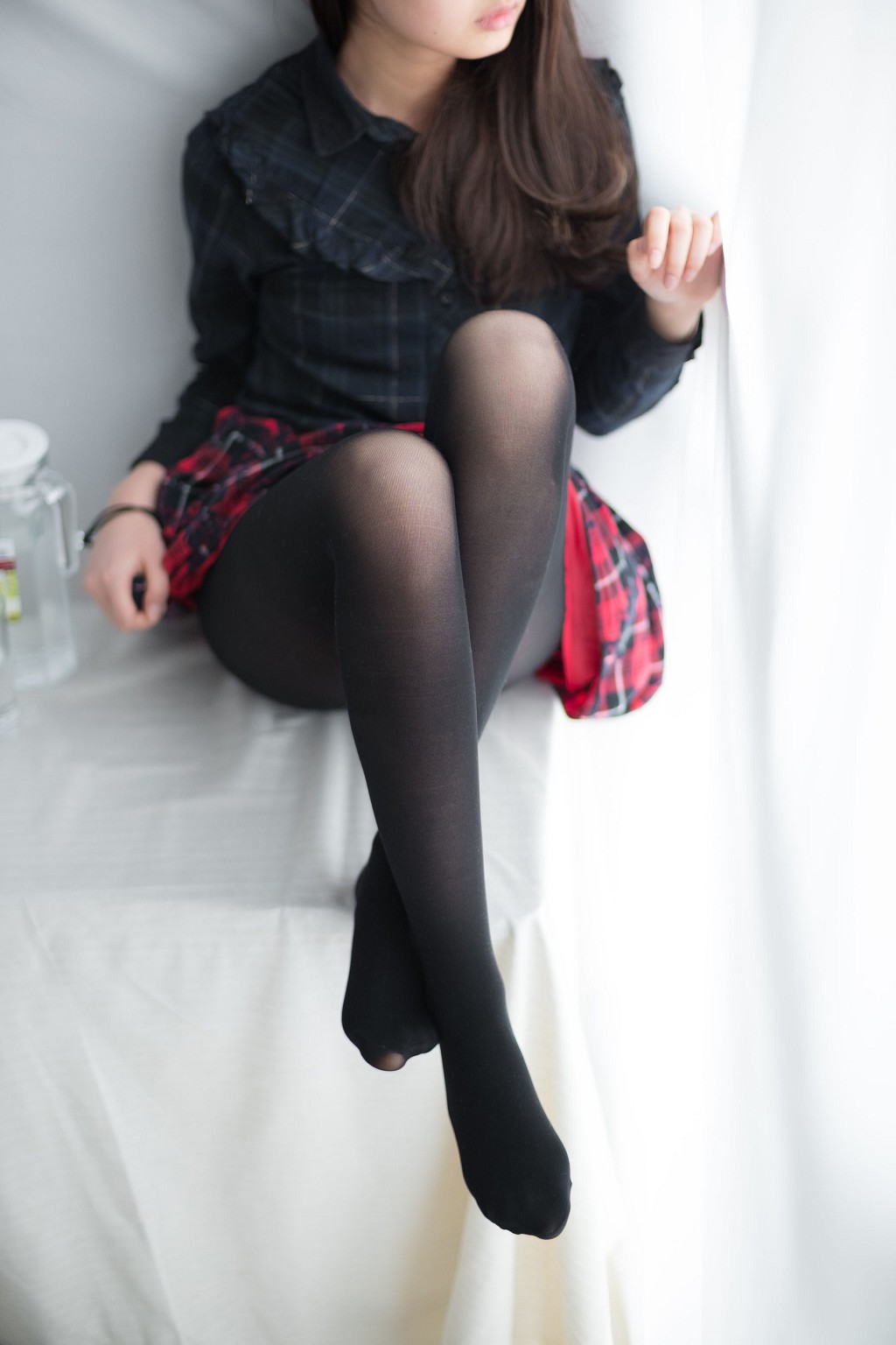 《น้องสาวถุงน่องดำเล่นโทรศัพท์》 [เซ่นโล่ว ไคทวน] R15-008 หนังสือภาพ[78P