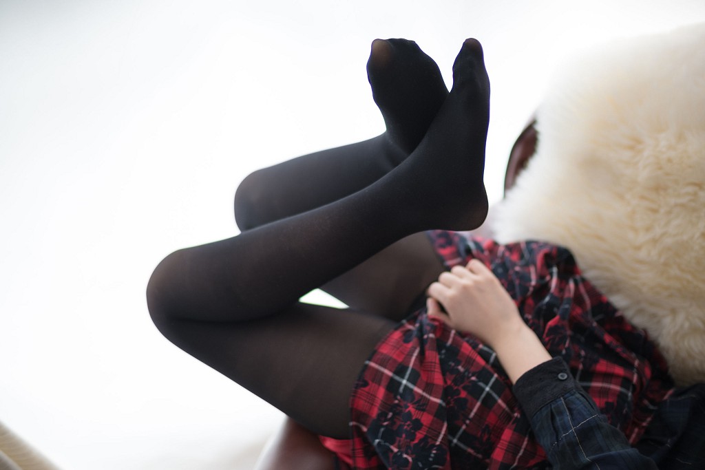 《น้องสาวถุงน่องดำเล่นโทรศัพท์》 [เซ่นโล่ว ไคทวน] R15-008 หนังสือภาพ[78P