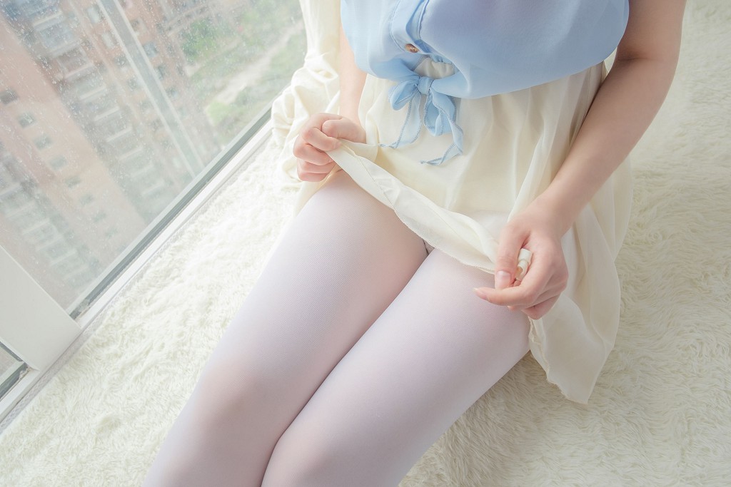 หญิงสาวในม่านบางบนชานหน้าต่าง [เซนโล่วไคถวน] R15-007 หนังสือภาพ[83P