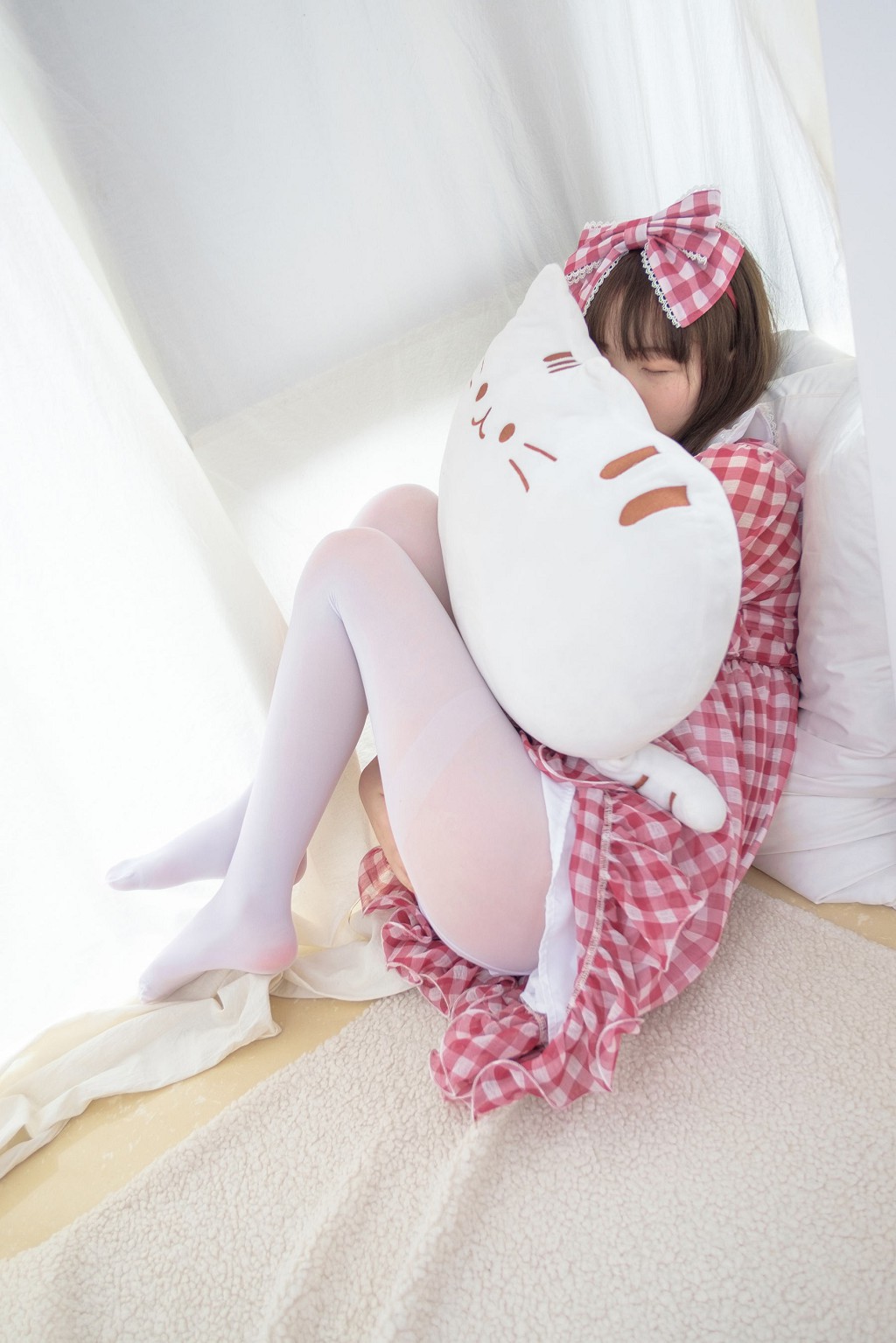 《红色格子裙白丝MM》 [森萝财团] R15-011 写真集[67P]