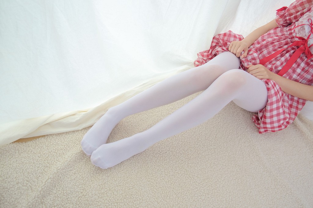 《红色格子裙白丝MM》 [森萝财团] R15-011 写真集[67P]