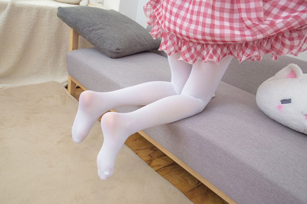 《红色格子裙白丝MM》 [森萝财团] R15-011 写真集[67P]