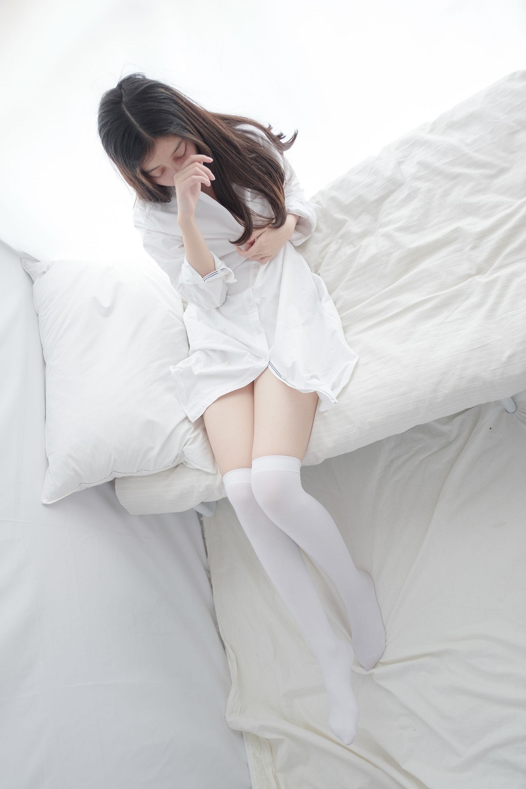 《백 - 시》 [센로 재단] R15-022 사진집[85P