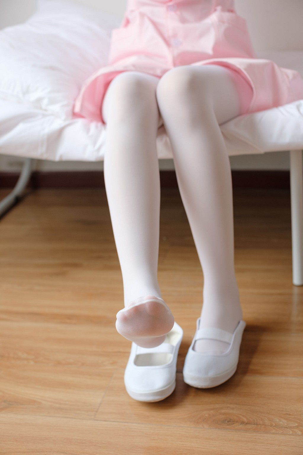 Nurse Little Sister Wearing White Silk [Sen Luo Consortium] X-021 Photobook [167P
