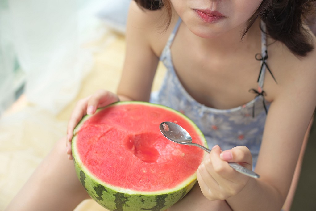 《ストッキングガール 清涼な一夏》 [森萝財団] X-028 写真集[128P