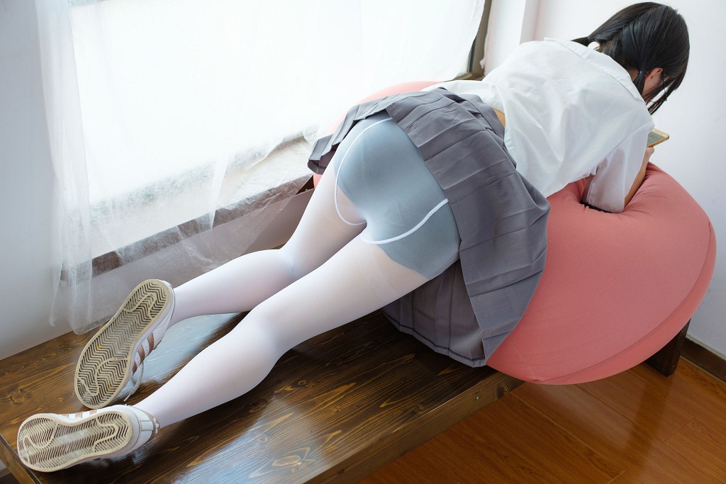 校服白絲美足少女 [森蘿財團] [BETA-026] 寫真集[78P