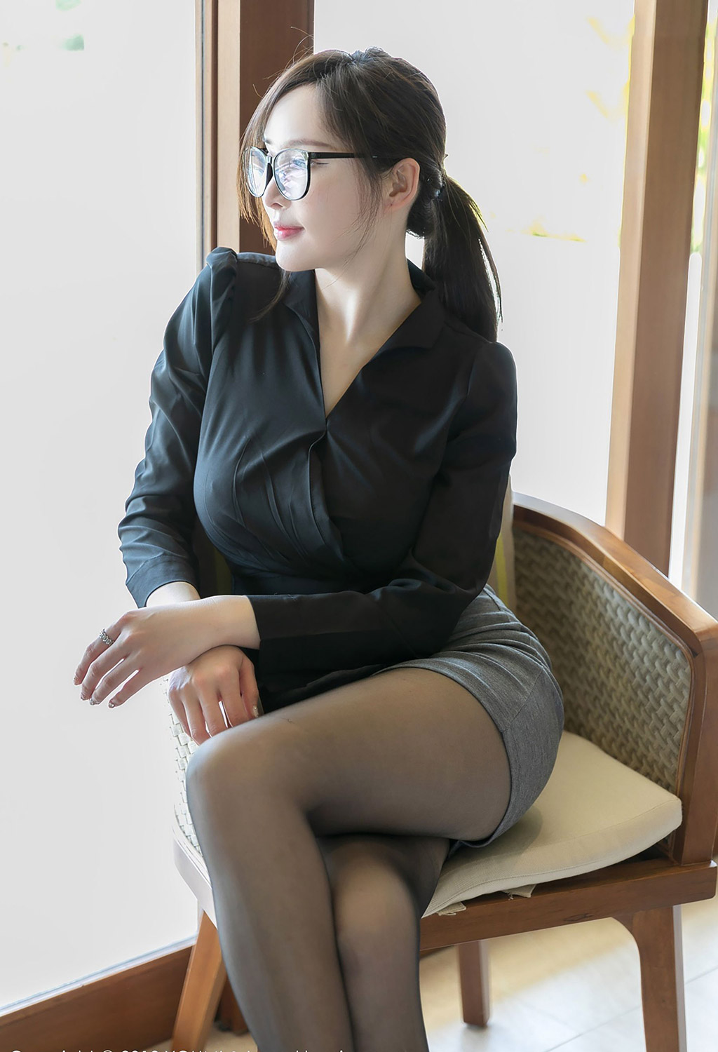 周妍希秘书OL性感出神角色扮演