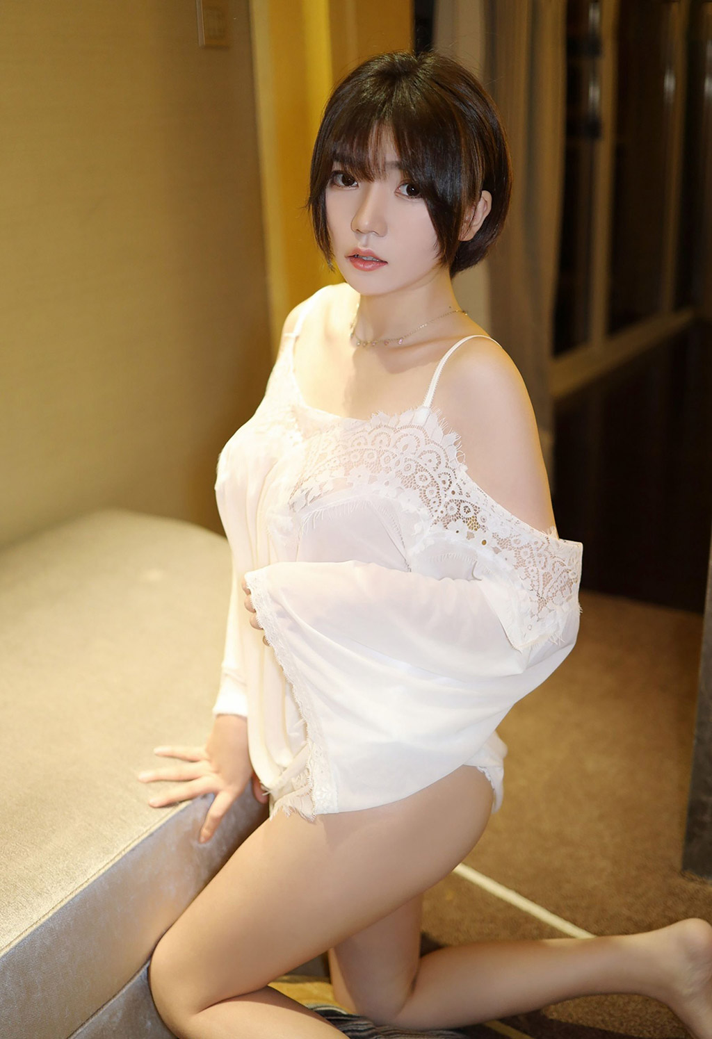 冷不丁浑然天成的柔婉细腻美女