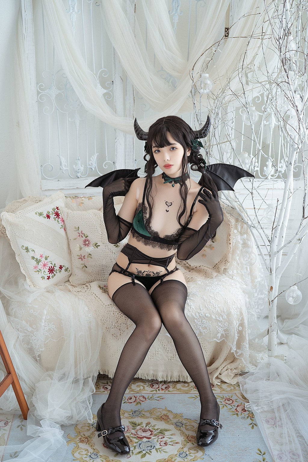 Wen Mei Unreasonable: Succubus Proud Devil [COSPLAY Benefits] Photobook [50P