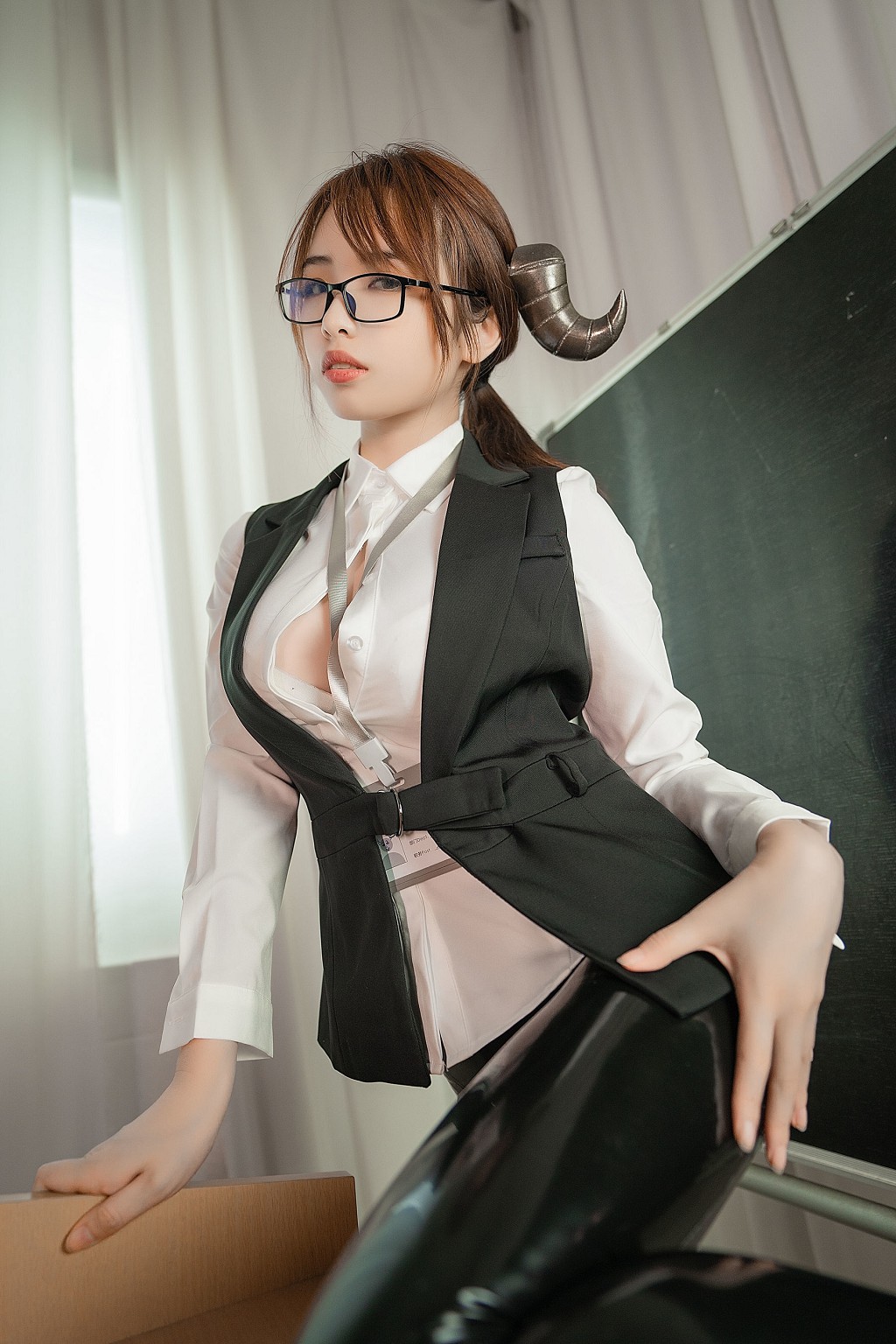 雯妹の不講道理《魅魔 オフィスデビル》 [コスプレ福利] 写真集[27P