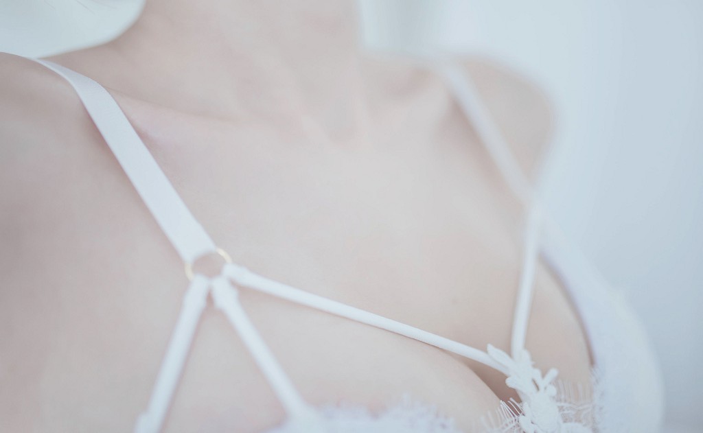 你的负卿《白色蕾丝私房》 [COSPLAY福利] 写真集[33P]
