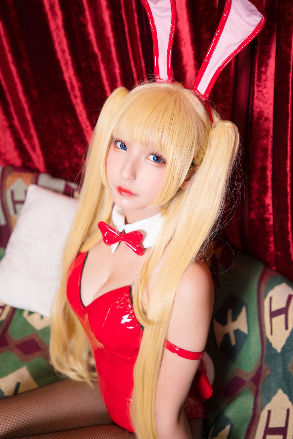 โคเซอร์สาวสวยคาคุราชากะ มาฟุยุ 《มากกว่าแฟน》 [คอสเพลย์สาวสวย] หนังสือภาพ [150P