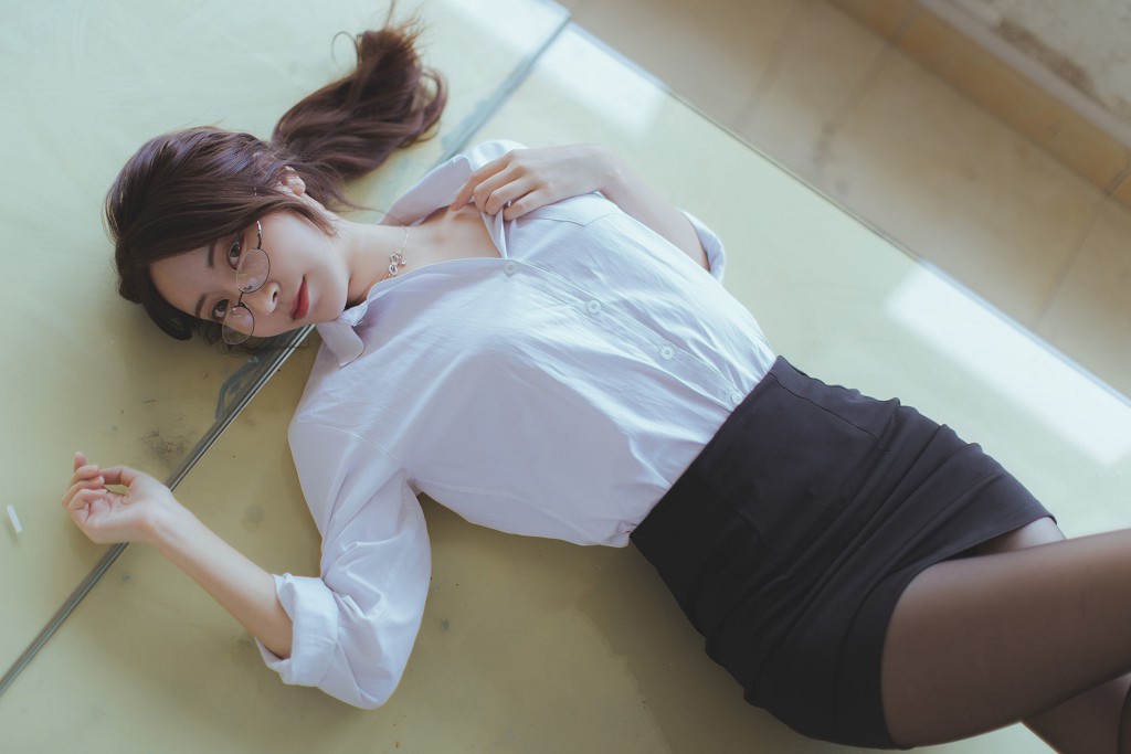Coser Kurokawa "Black Silk Teacher" [Cosplay Welfare] Photobook [43P