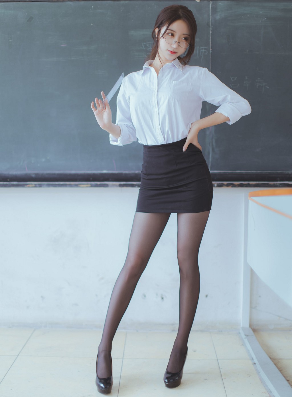 Coser Kurokawa "Black Silk Teacher" [Cosplay Welfare] Photobook [43P