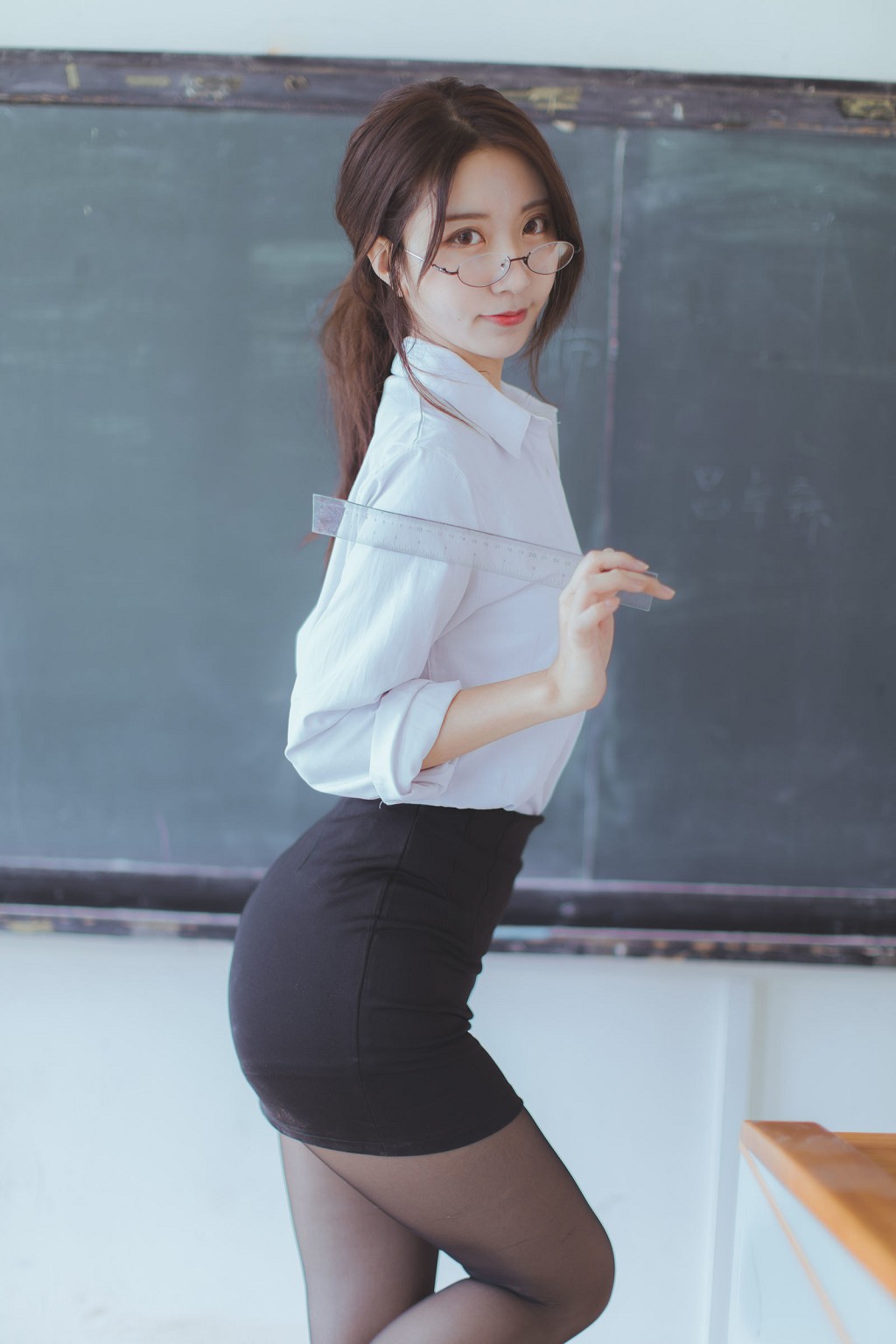 Coser Kurokawa "Black Silk Teacher" [Cosplay Welfare] Photobook [43P