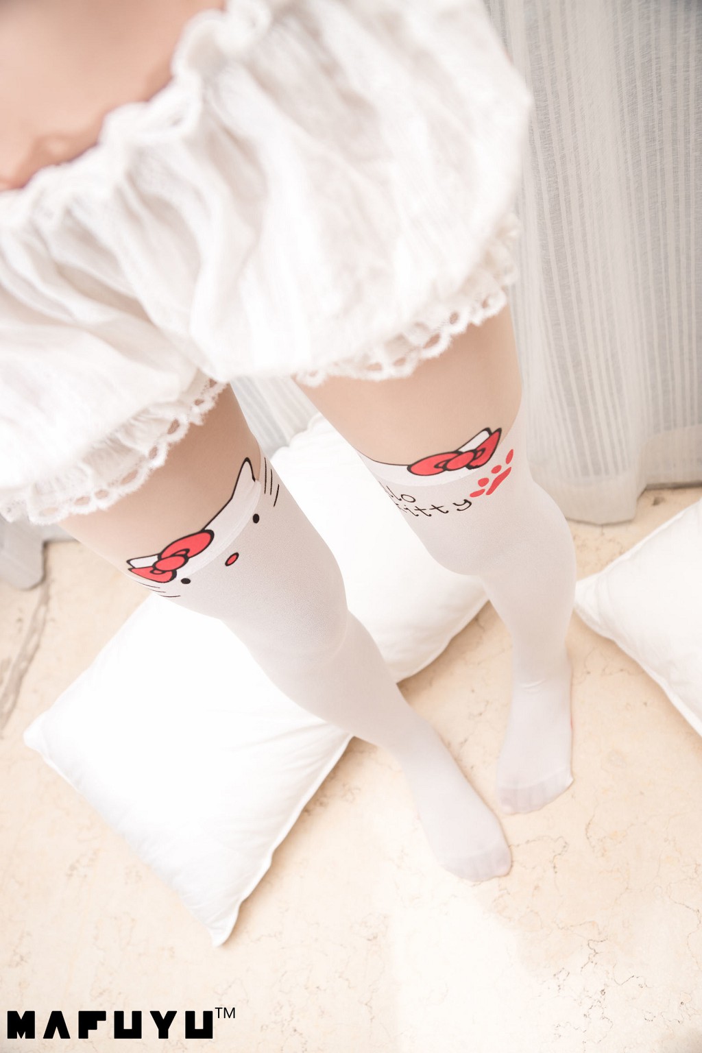 가구라자카 마후유 《고양이 발톱 흰 실크 시리즈》 [COSPLAY 미녀] 사진집[100P