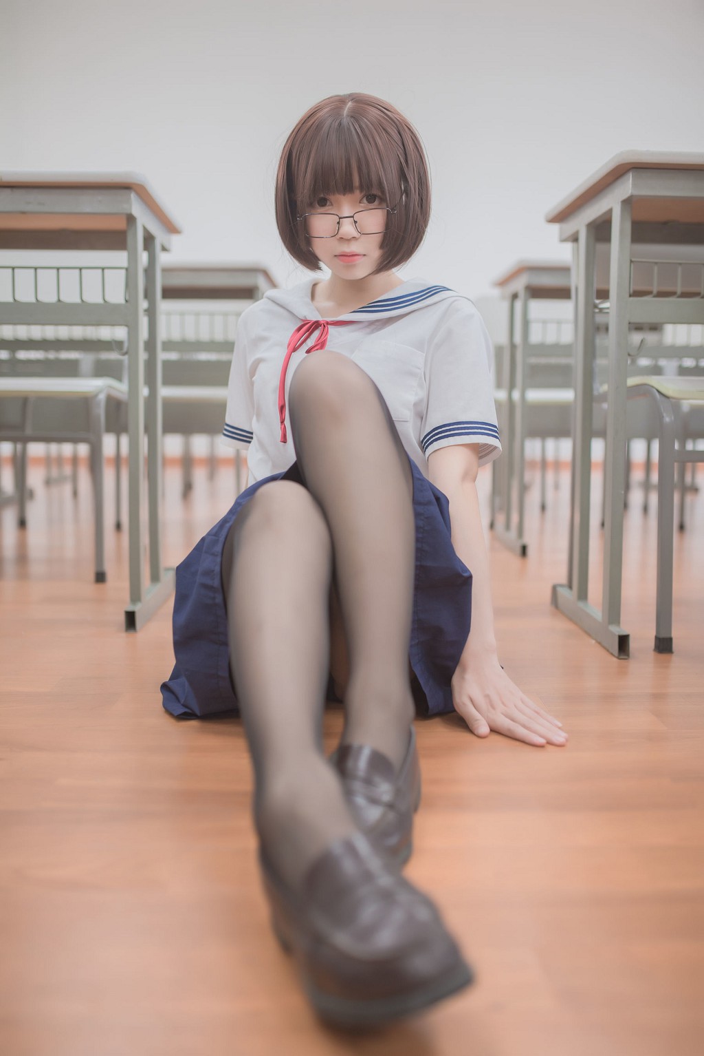 白金Saki《蘑菇头黑丝JK》 [Cosplay福利] 写真集[26P]