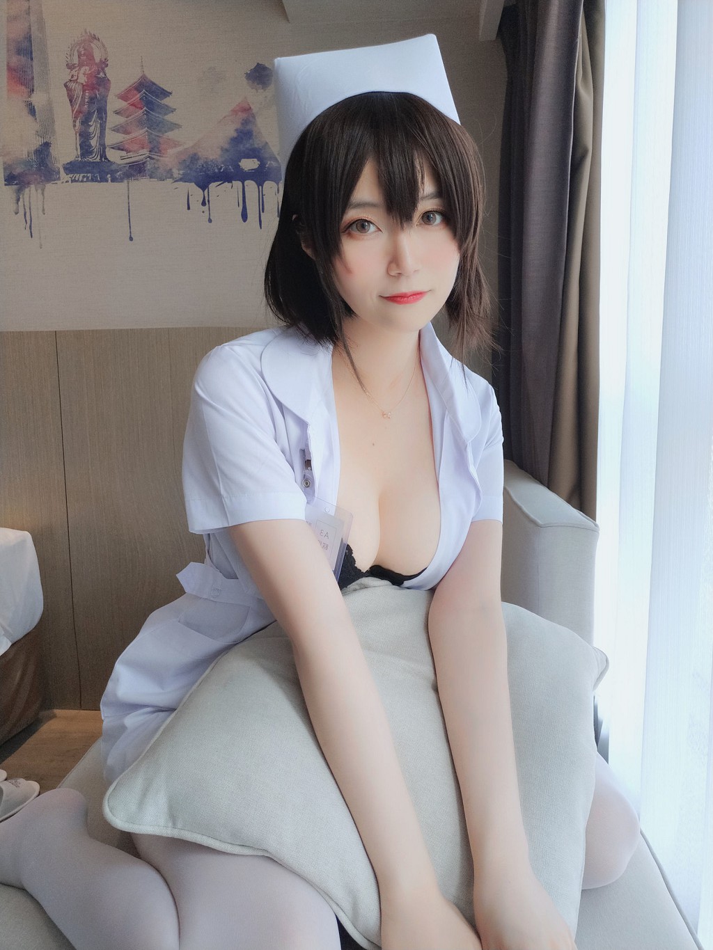 ไปยิน81 "พยาบาลผมสั้น" [Cosplay สาว] หนังสือภาพ[37P