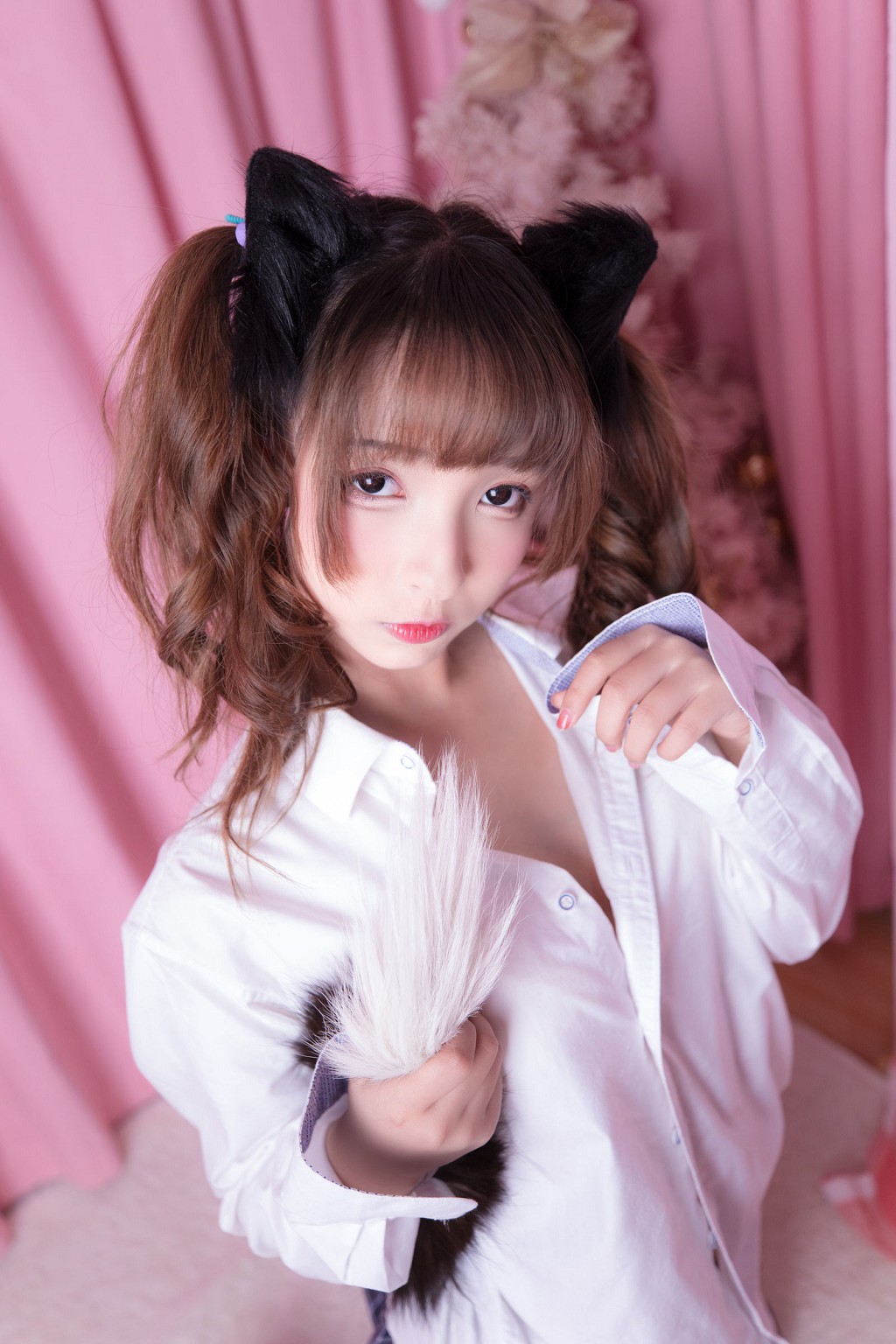 COSER Kagurazaka Mafuyu "The Sound of Desire" [Welfare Cosplay] Photo Book [150P