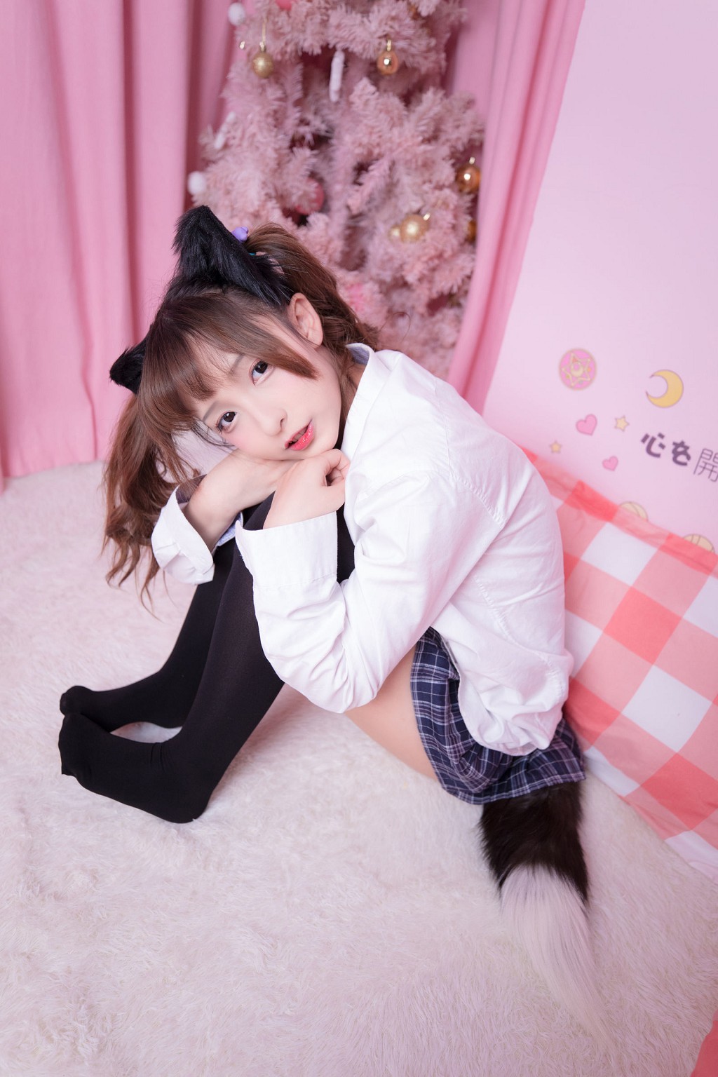 COSER Kagurazaka Mafuyu "The Sound of Desire" [Welfare Cosplay] Photo Book [150P