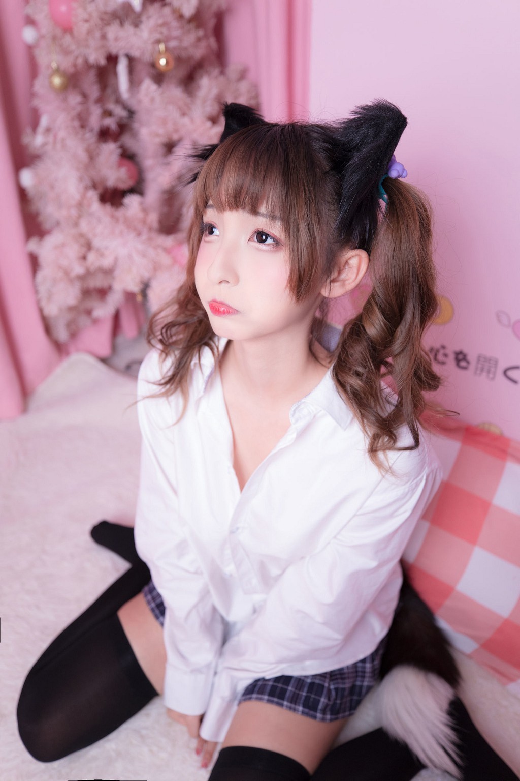 COSER Kagurazaka Mafuyu "The Sound of Desire" [Welfare Cosplay] Photo Book [150P