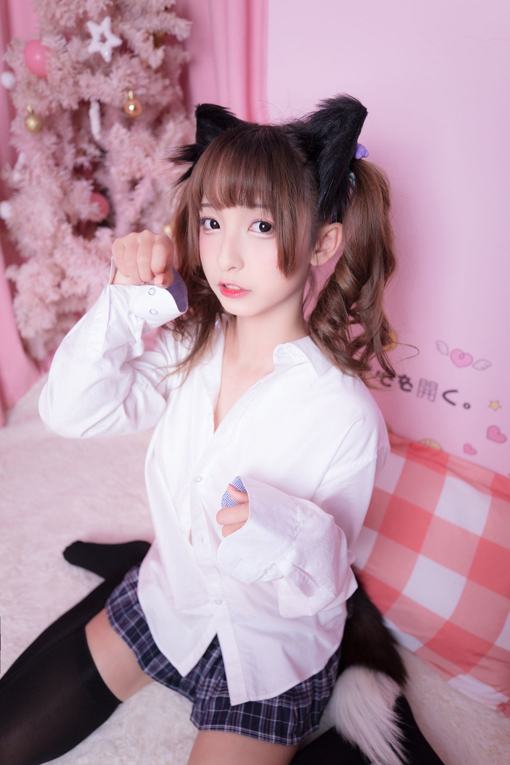 COSER Kagurazaka Mafuyu "The Sound of Desire" [Welfare Cosplay] Photo Book [150P