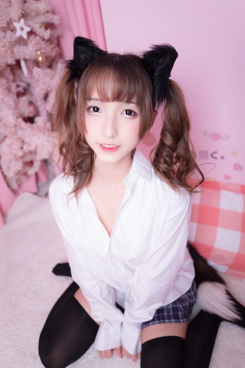 COSER Kagurazaka Mafuyu "The Sound of Desire" [Welfare Cosplay] Photo Book [150P