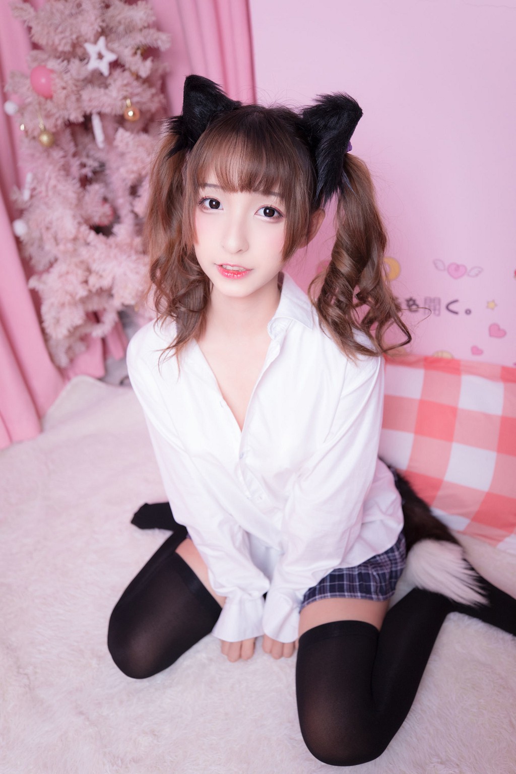 COSER Kagurazaka Mafuyu "The Sound of Desire" [Welfare Cosplay] Photo Book [150P