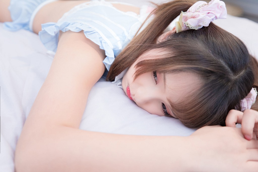 COSER Kagurazaka Mafuyu "The Sound of Desire" [Welfare Cosplay] Photo Book [150P