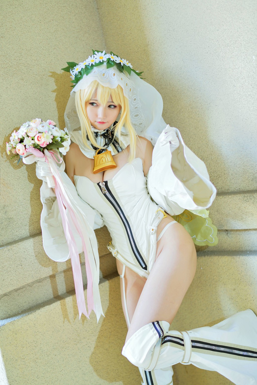 ナゲサ魔物女《白衣騎士》 [コスプレ美女] 写真集[45P