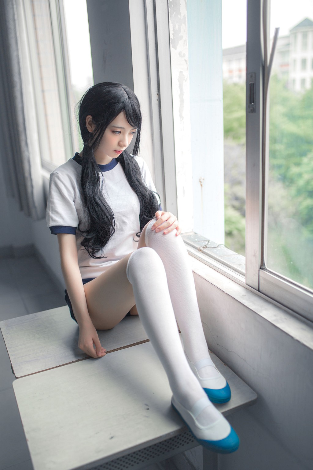 疯猫ss《体操服白丝》 [萝莉COS] 写真集[46P]
