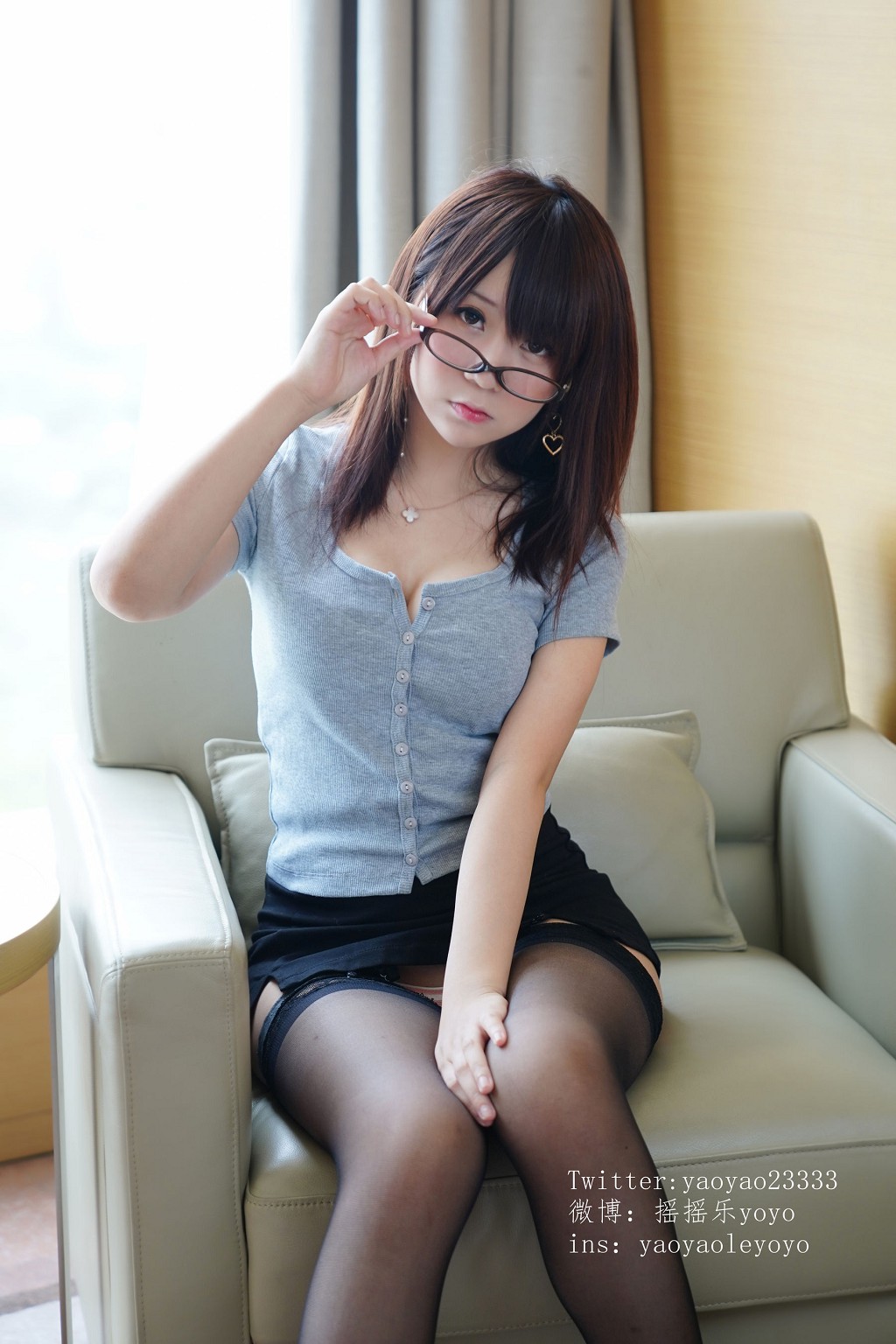 COSER摇摇乐yoyo《制服御姐》 [Cosplay福利] 写真集[150P]