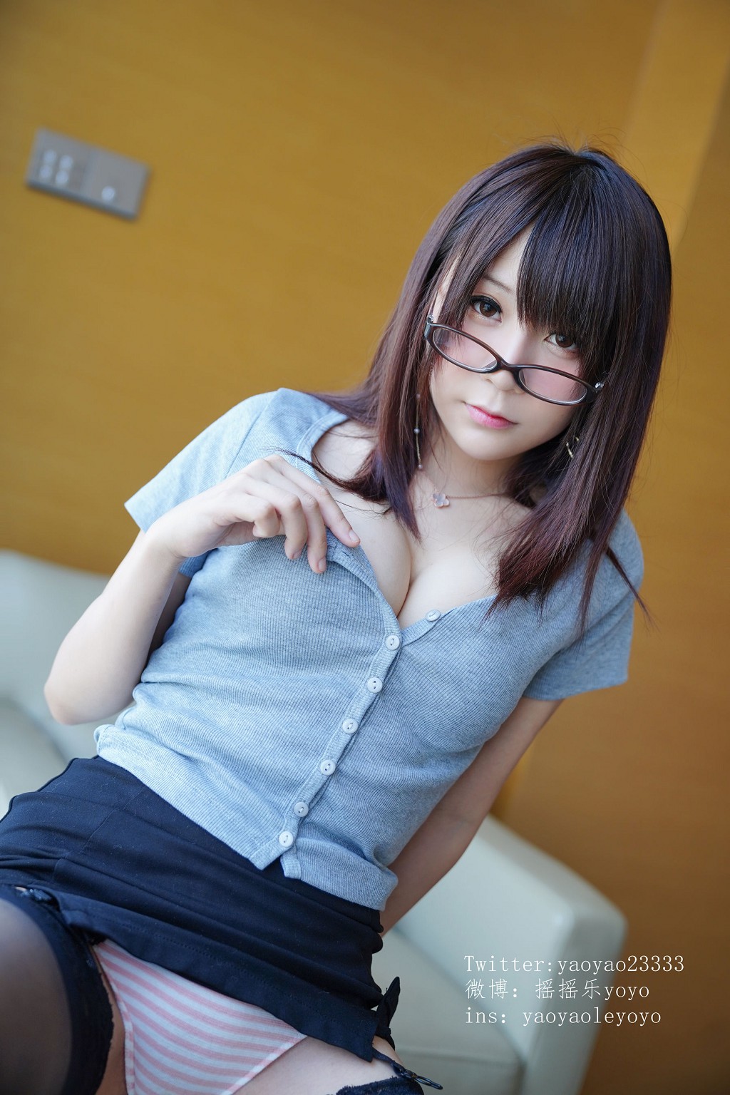 COSER YaoYaoLe Yoyo "Uniform Big Sister" [Cosplay Welfare] Photo Book [150P