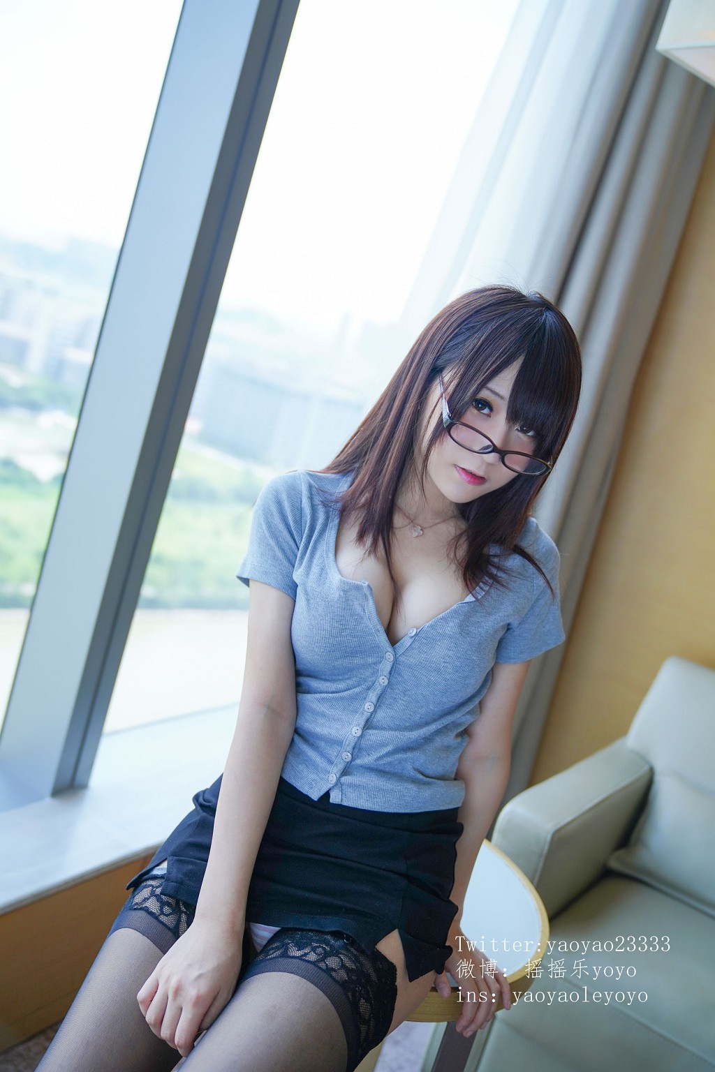 COSER YaoYaoLe Yoyo "Uniform Big Sister" [Cosplay Welfare] Photo Book [150P