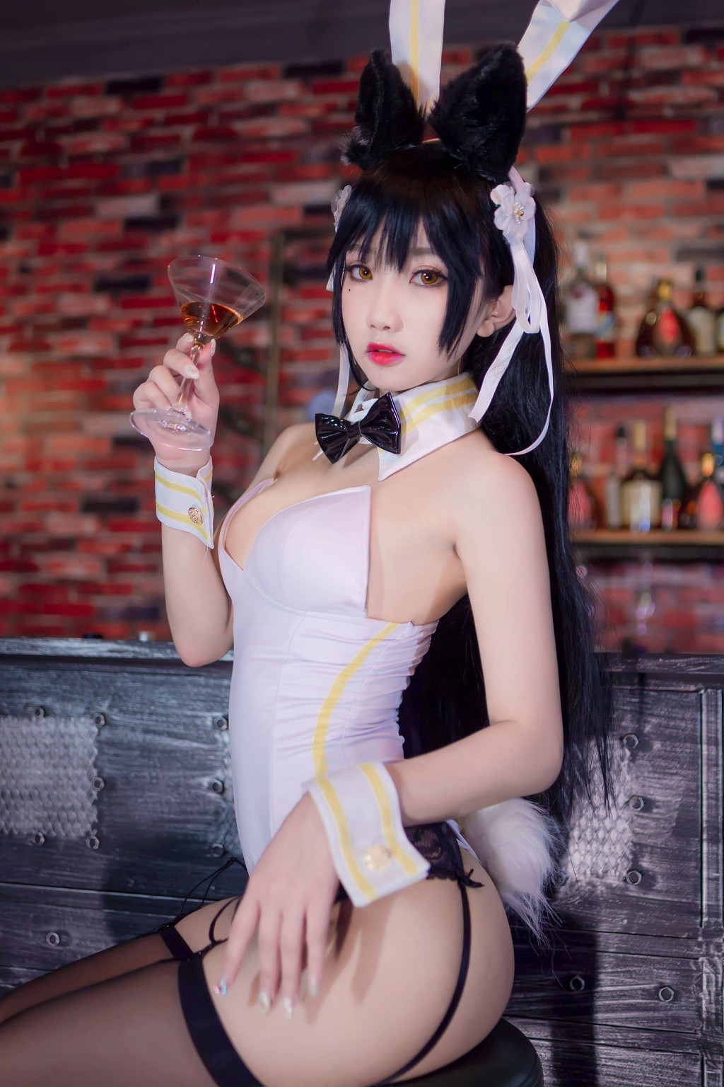 鬼畜瑶《バー バニーガール 水着の魔女》 [コスプレ福利] 写真集[35P