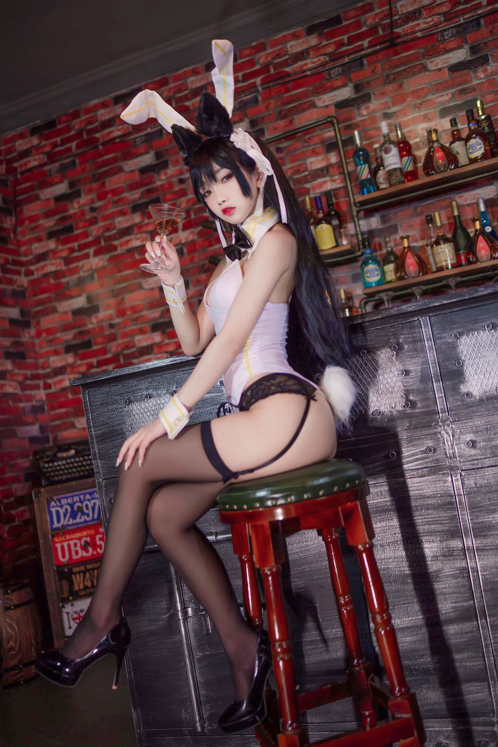 鬼畜瑶《バー バニーガール 水着の魔女》 [コスプレ福利] 写真集[35P